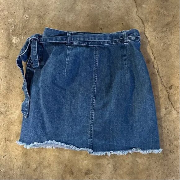 Madewell Raw Hem Denim Wrap Mini Skirt in Cardiff Wash Size 2 - Picture 2 of 5